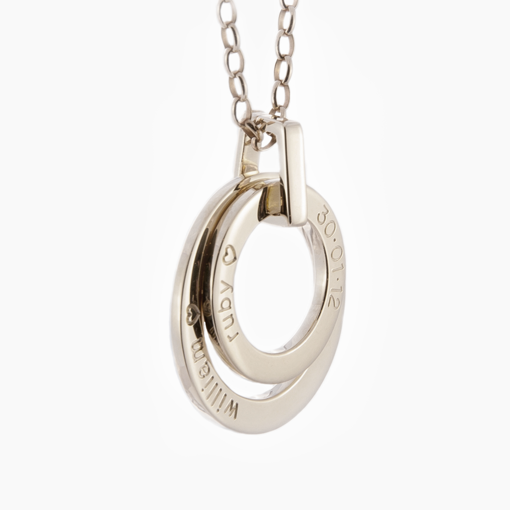 Classic white gold looped jewelry engraved pendant with link and chain